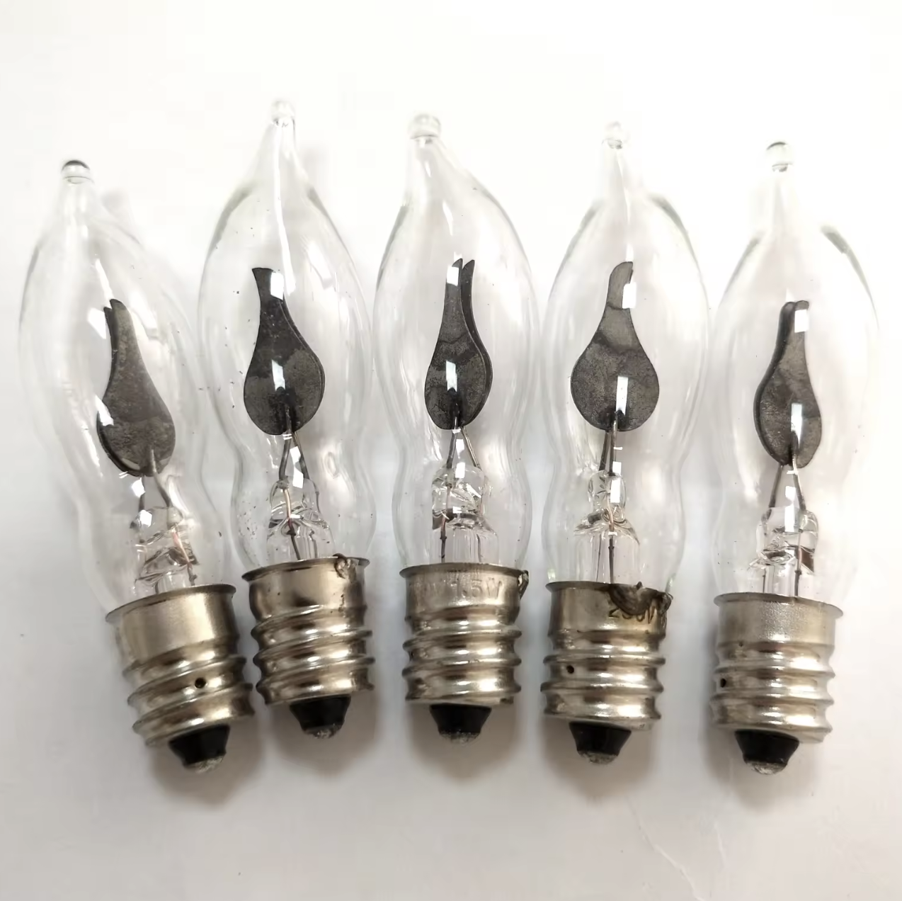 2 lamps flame light